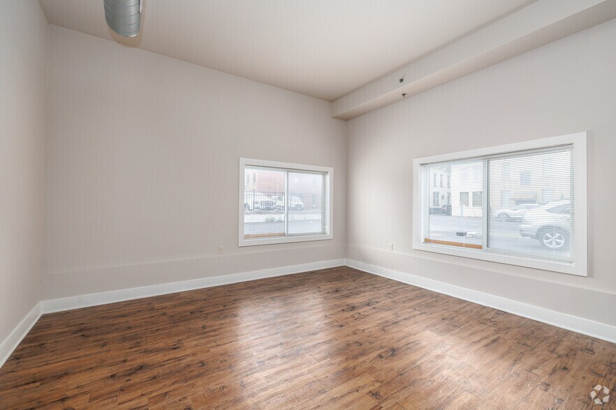 1BR, 1BA - 705SF - Living Room - Fayette Place Apartments