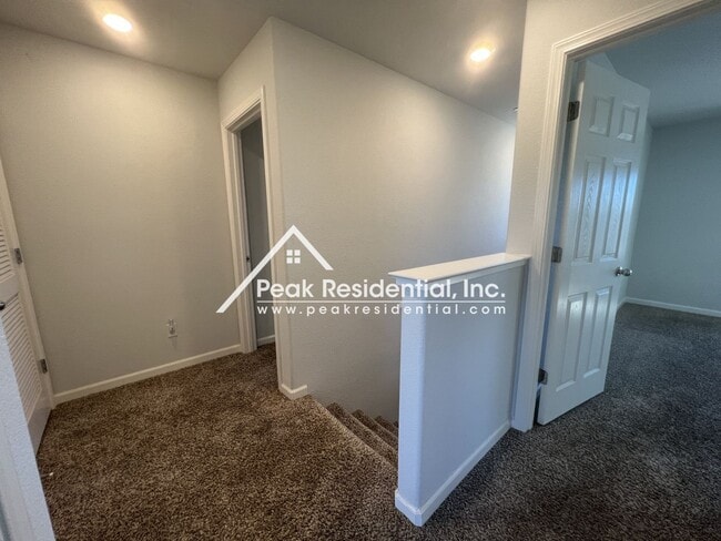 Building Photo - Newer 3bd/2.5 ba Home with 1 Car Garage in Gated Community