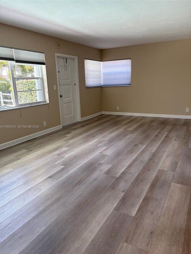 Building Photo - 1005 S 17th Ave