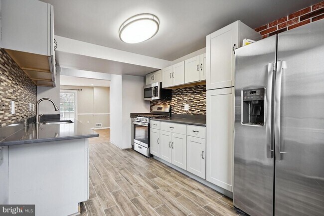 Building Photo - 8102 Pinelake Ct