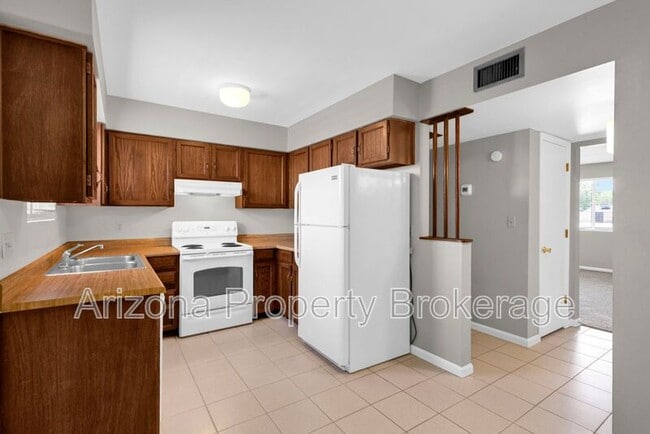 Primary Photo - 3934 E Piccadilly Rd