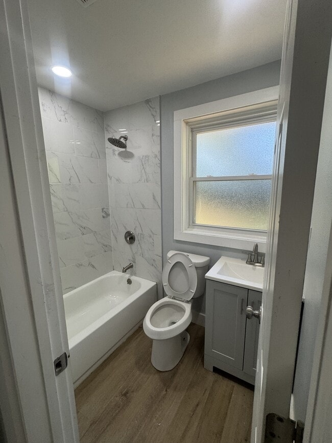 Building Photo - 207 Milton Rd