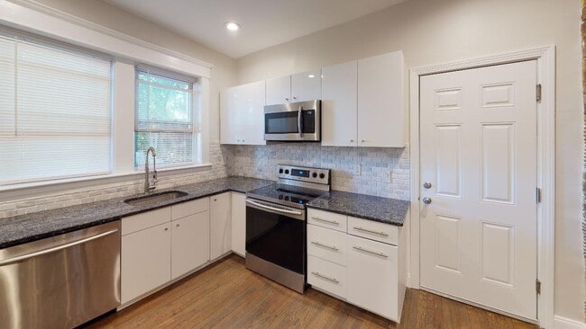 Kitchen - 90 Bristol St