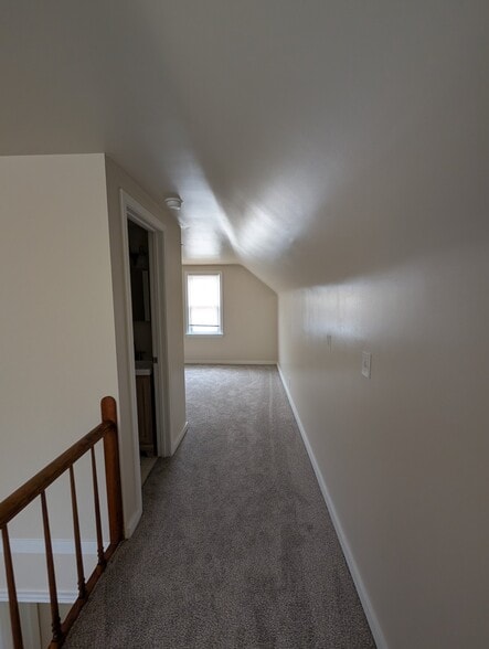 Building Photo - 807 Thurman St