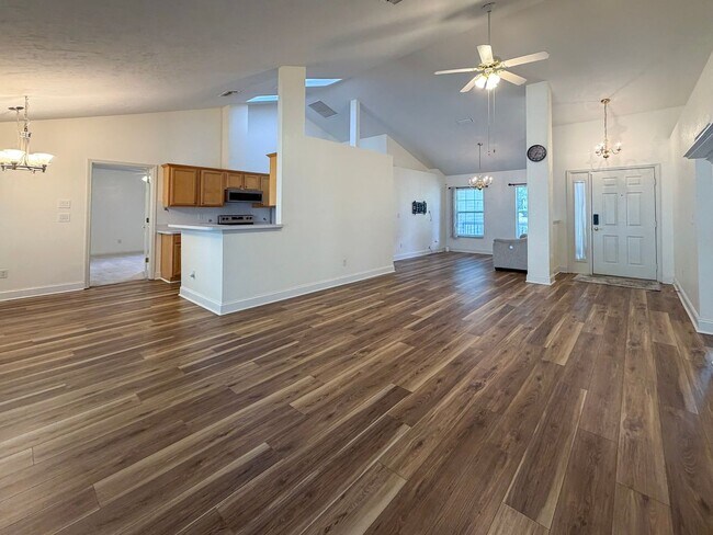 Building Photo - 4BR/2BA POOL home in NW Gainesville!