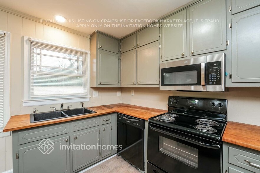 Building Photo - 3687 Citation Dr