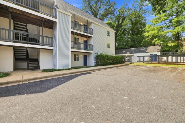 Building Photo - 1243 Cedars Ct