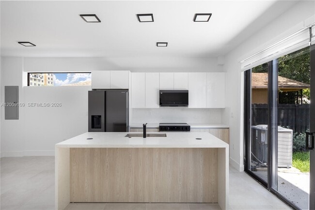 Building Photo - 921 NW 55th St