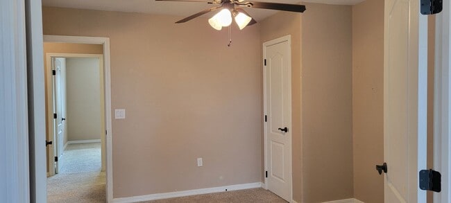 Building Photo - 3000 Elizabeth Ct