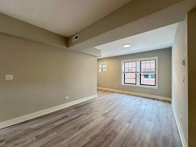 Building Photo - 1138 Oak Ave