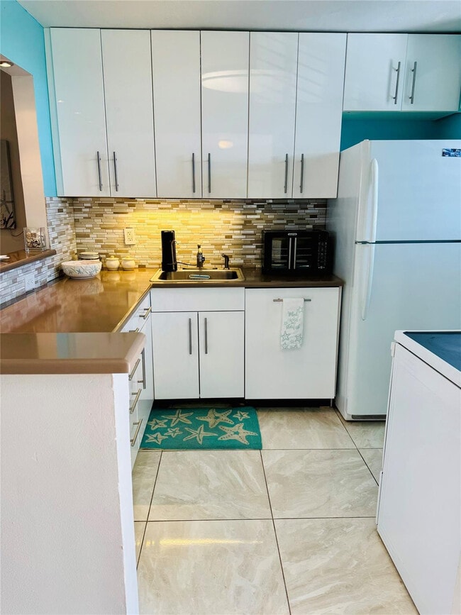 Building Photo - 5300 NE 24th Terrace