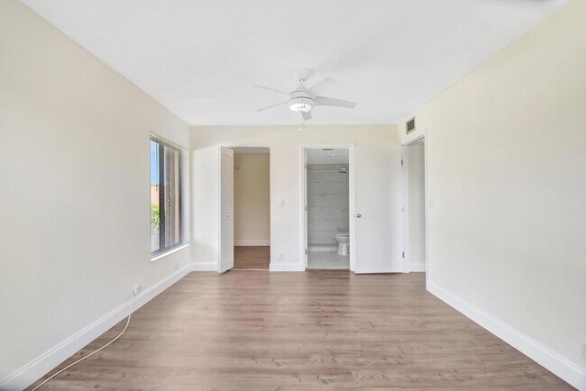Building Photo - 811 Sky Pine Way