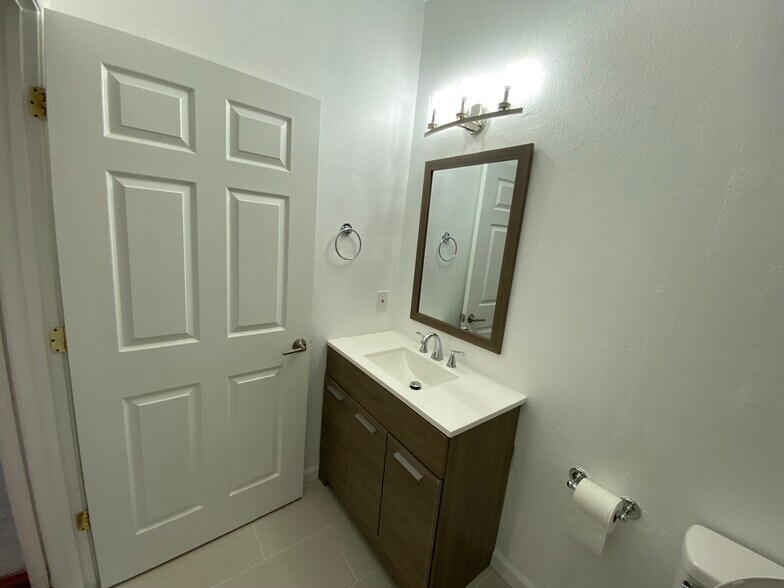 Building Photo - 1530 Spring Gate Dr