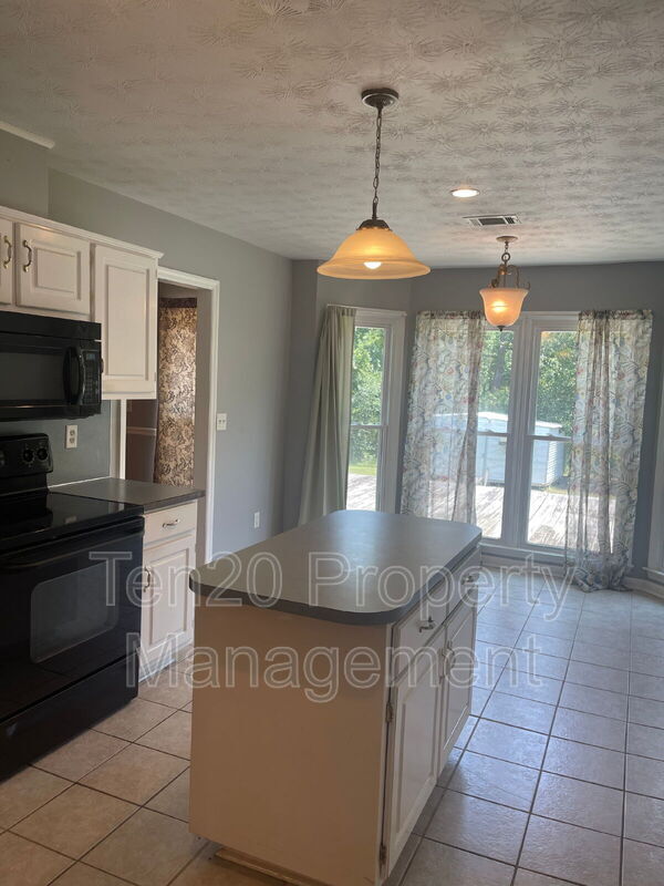 Building Photo - 707 Lee Rd 437