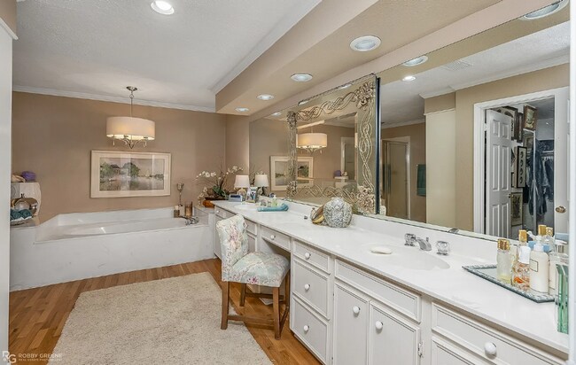 Building Photo - Beautiful 2 Bedroom, 2 Bathroom home with ...