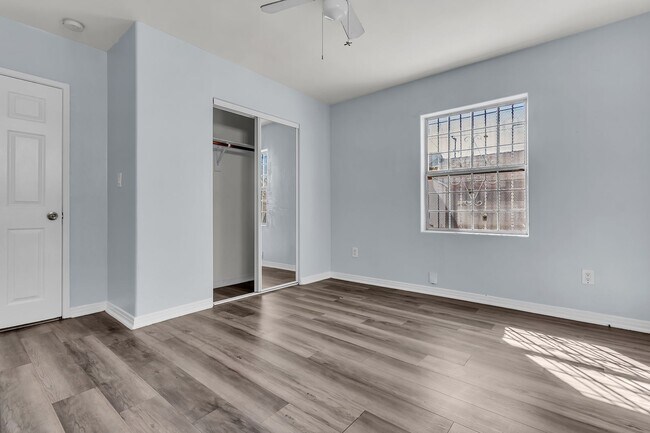 Building Photo - 640 E 54th St