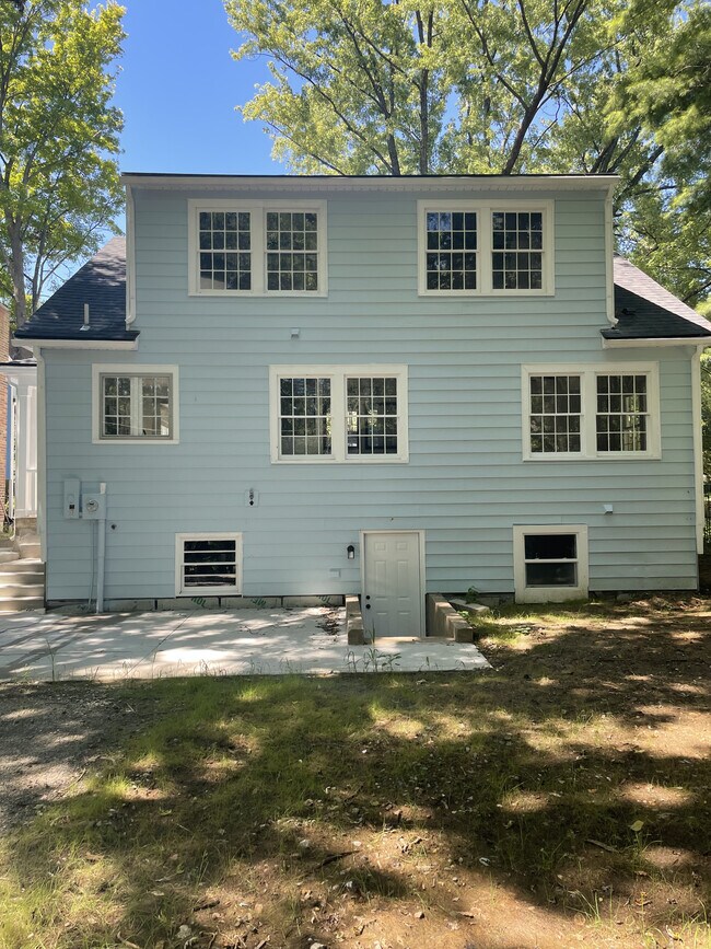 Building Photo - 616 Illinois St