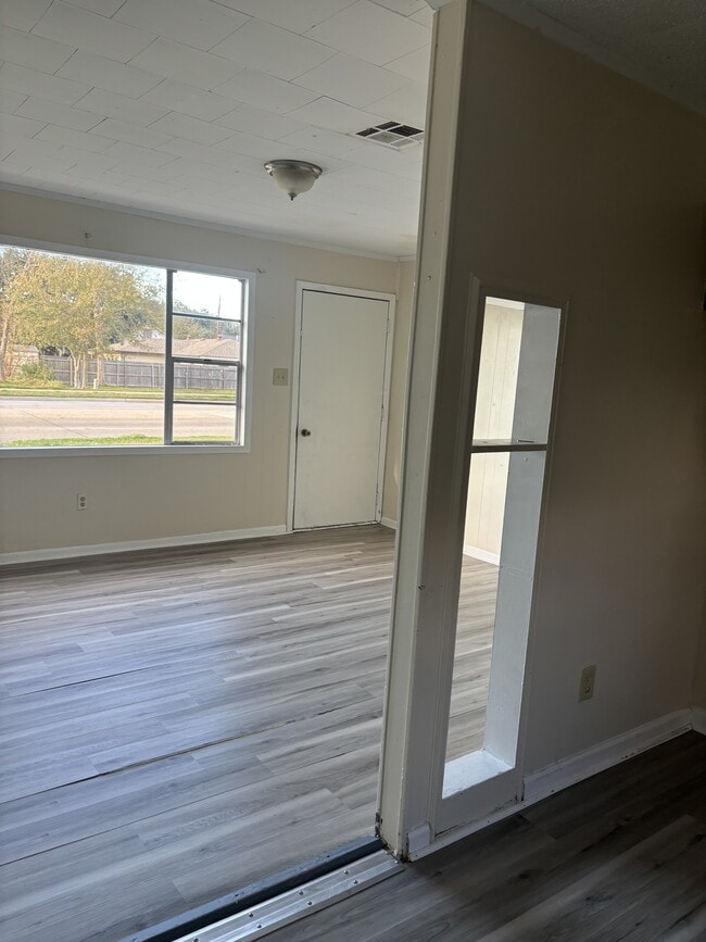 Building Photo - 3503 W Congress St