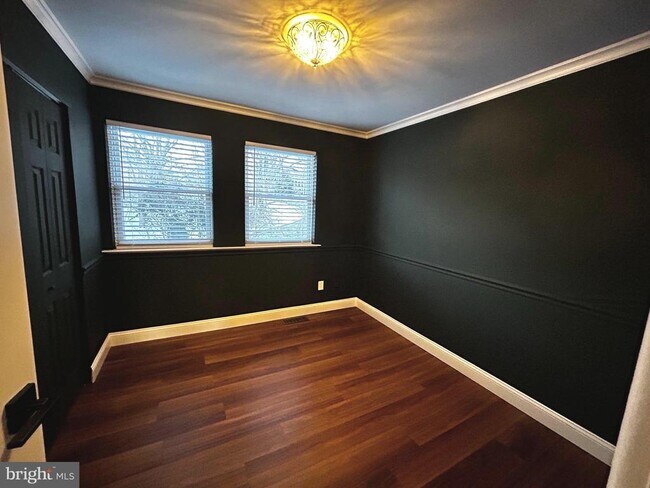 Building Photo - 33 Park Valley Ln