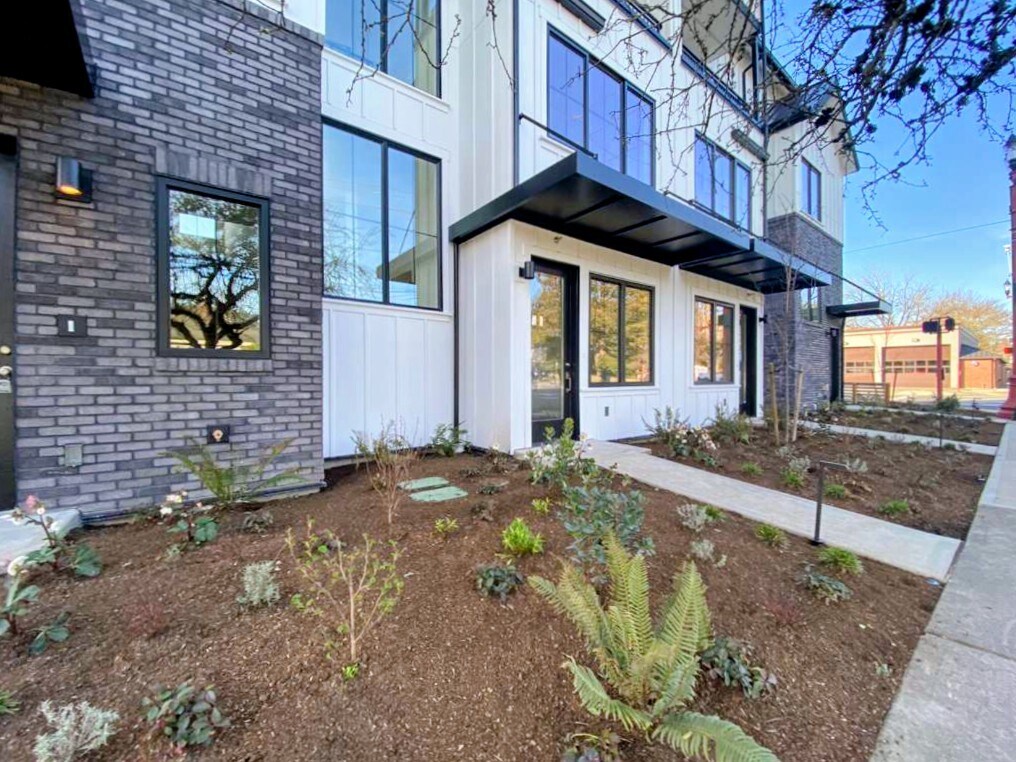 Building Photo - 35 2nd Ave SE