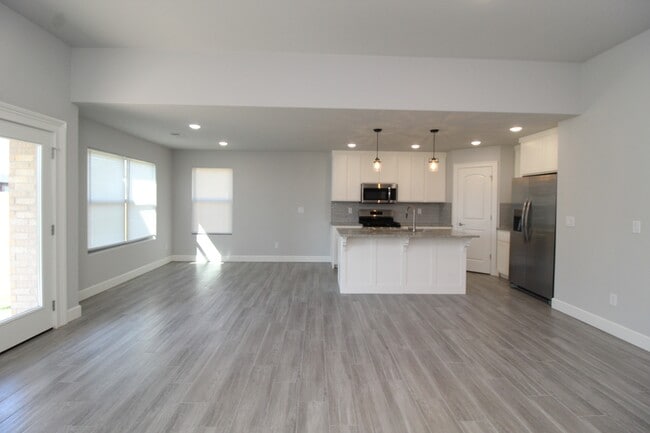 Building Photo - 1045 Autumn Royal Ave