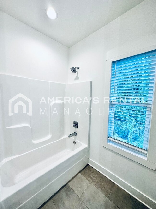 Building Photo - DEPOSIT PENDNG! Home for Rent in Vestavia Hills!!! Available to View with a 48-hour notice!