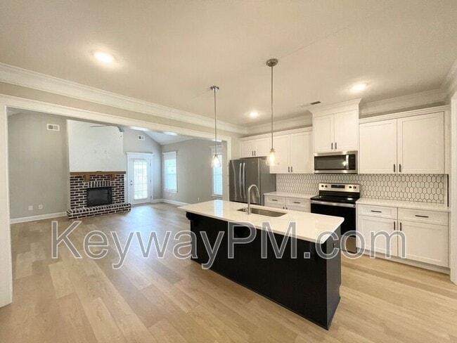 Building Photo - 410 Longford St
