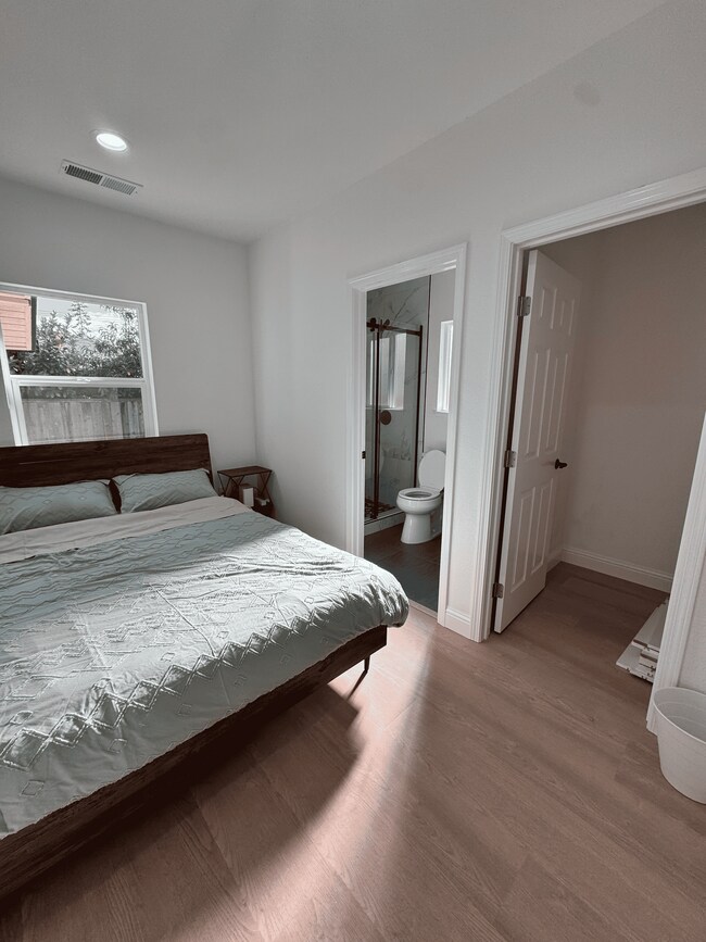 Building Photo - 1053 Brommer St