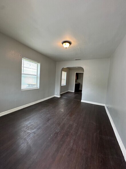 Building Photo - 1450 W 22nd St