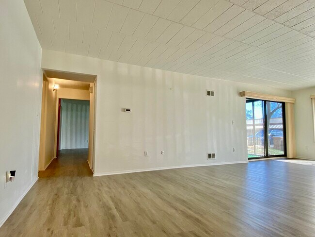 Building Photo - 18220 University Park Dr