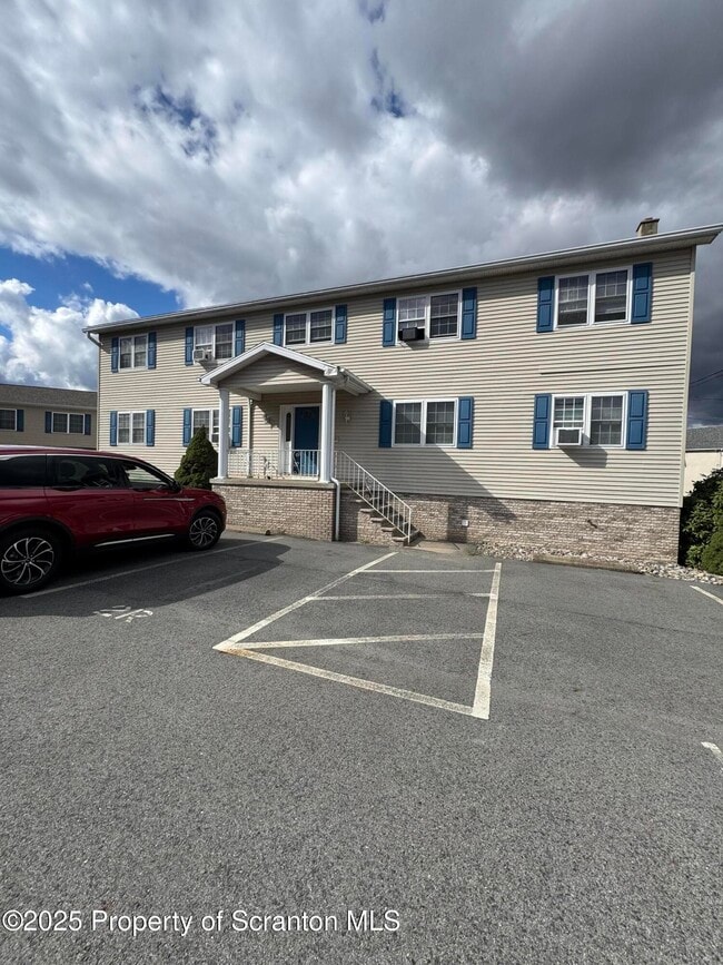 Primary Photo - 130-130 Mortimer St