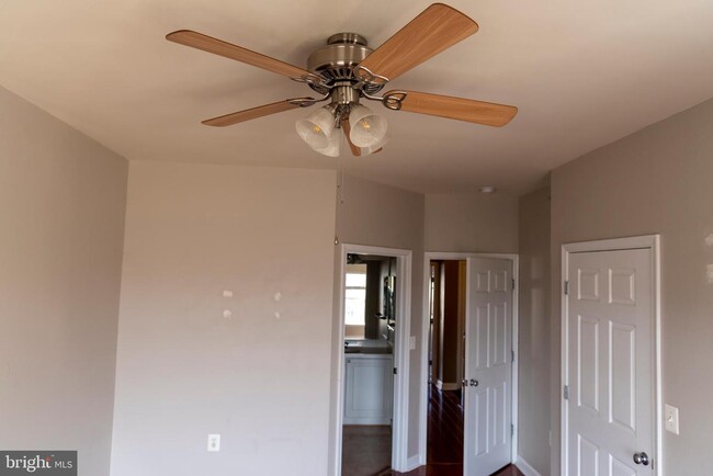 Building Photo - 42425 Goldenseal Square