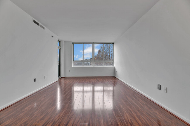 Building Photo - 1-month FREE RENT!! Modern 1-Bed Condo in ...