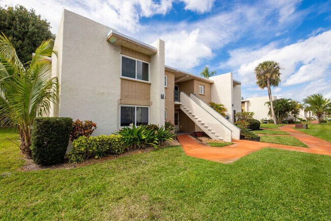 Building Photo - 1212 NE 14th Ct