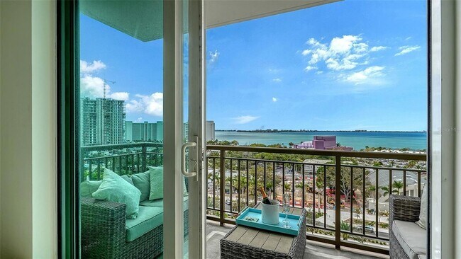 Building Photo - 800 N Tamiami Trl