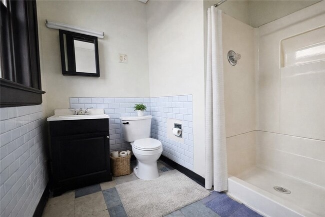 Building Photo - 134-136-136 Castle St