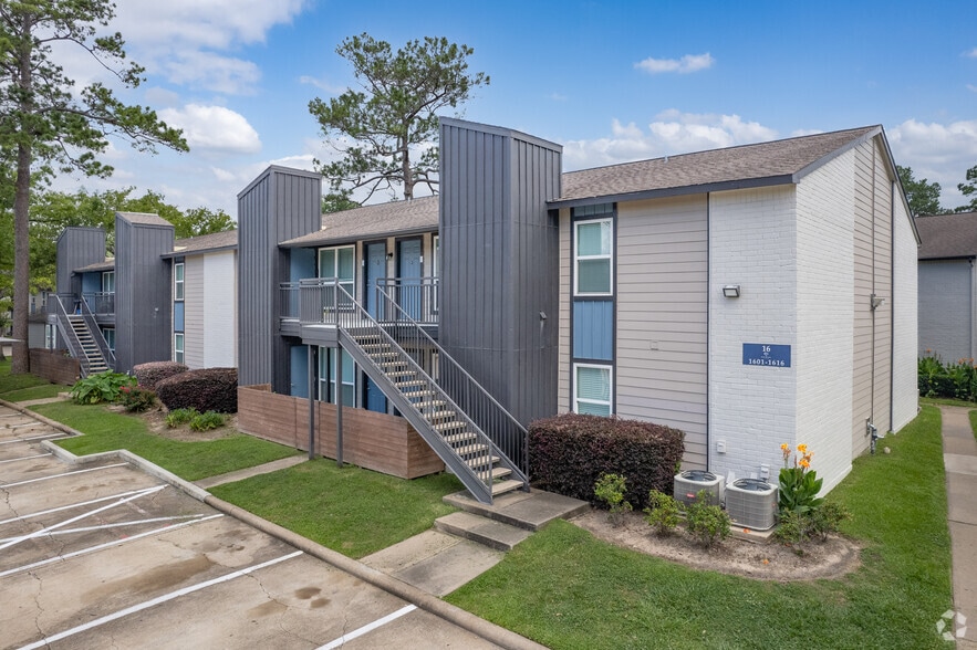 Building Photo - Estates at Cypress