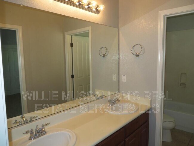 Building Photo - 685 W Rico Way