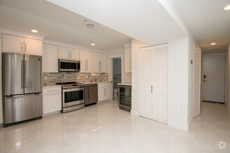 Building Photo - Unit T1