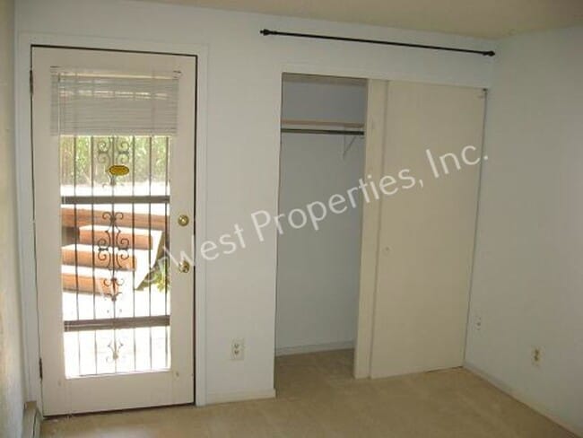 Building Photo - 3 BR Townhome- Wonderful Privacy Deck in Beaverton with 1 Car Garage & A/C!