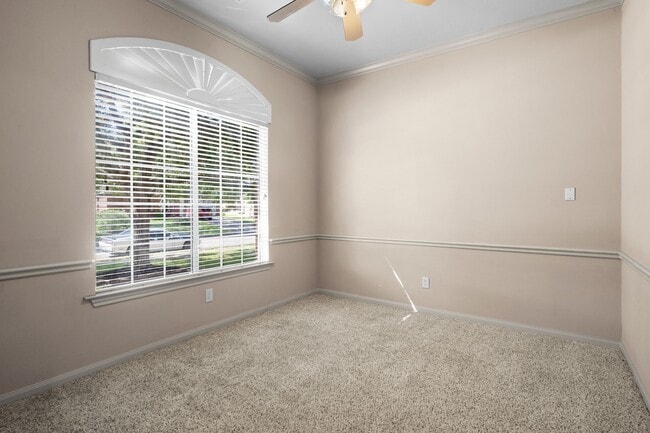 Building Photo - 530 Lockland Ln