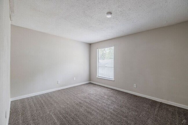 Building Photo - Affordable Living 20 Minutes from Everything Atlanta -2 Bedroom 2 1/2 Baths only $1300*