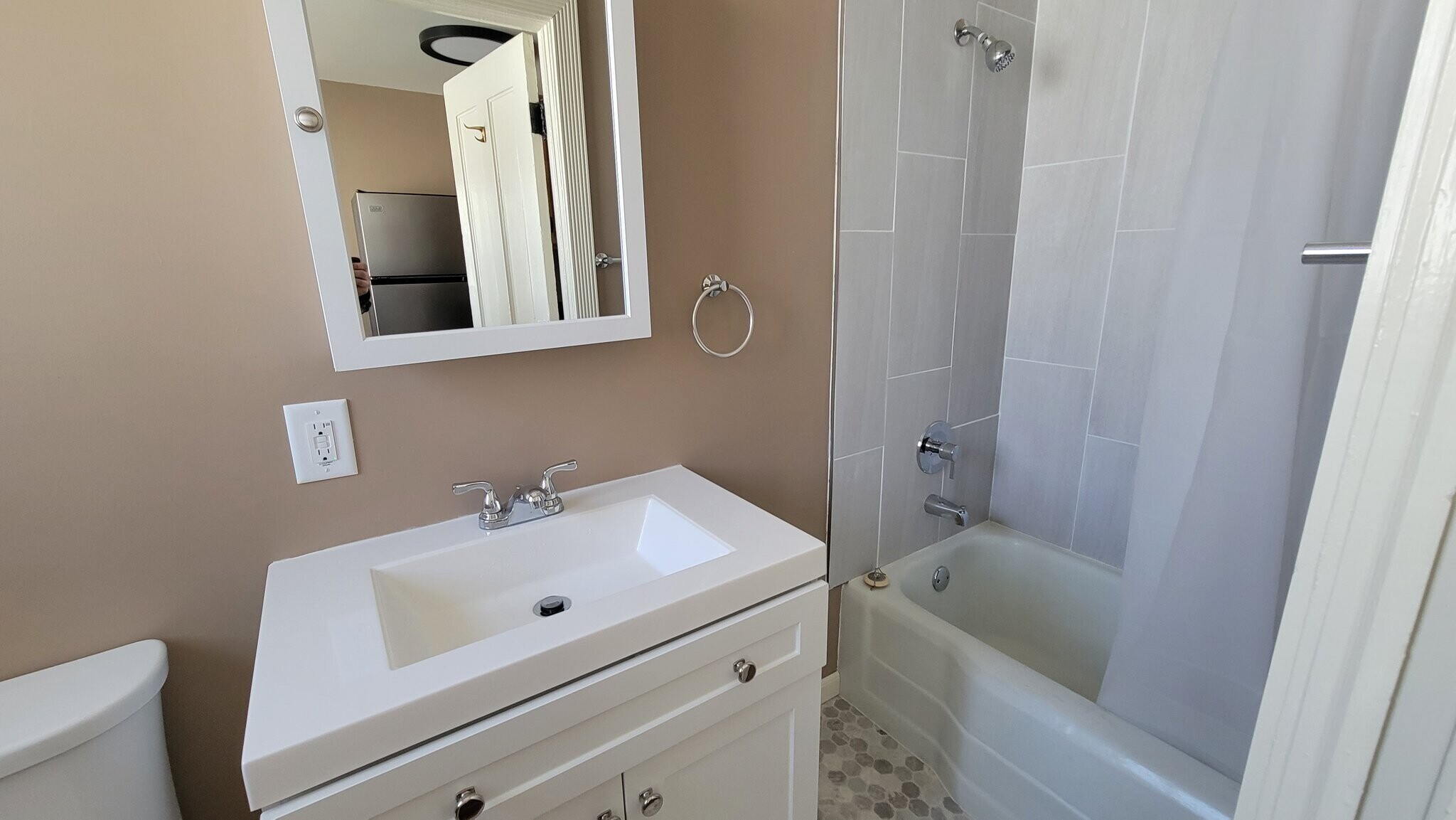 Building Photo - 220 E D St