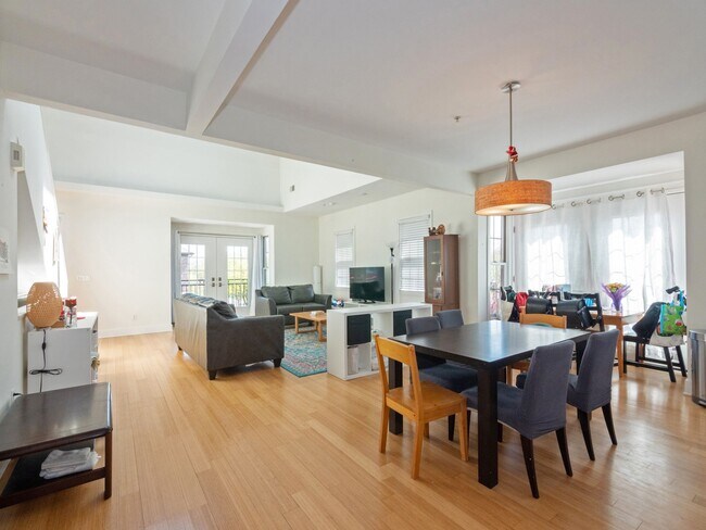 Super bright - 33242 Slocum Dr