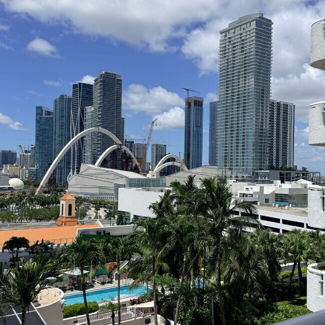 Building Photo - Luxury Waterfront Condo at The Grand – Miami's Premier Arts & Entertainment District
