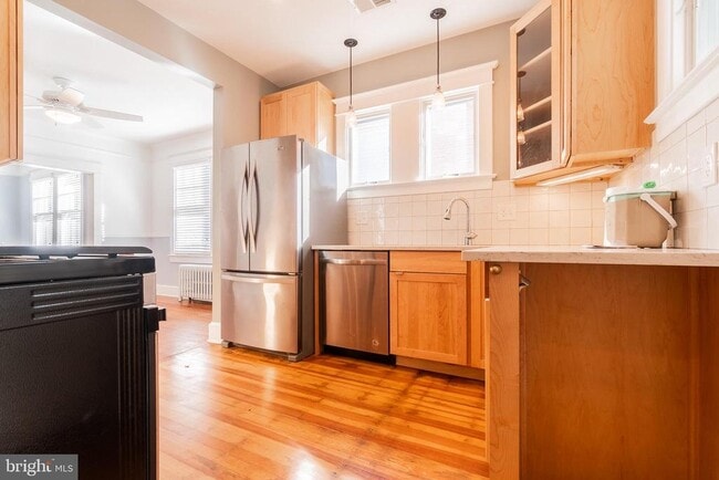 Building Photo - 928 19th St S