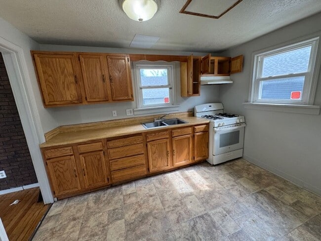 Building Photo - 3515 Felician St