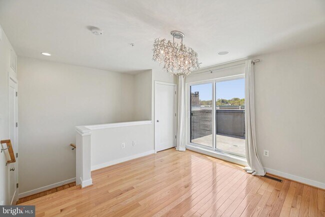 Building Photo - 5627 45th Ave