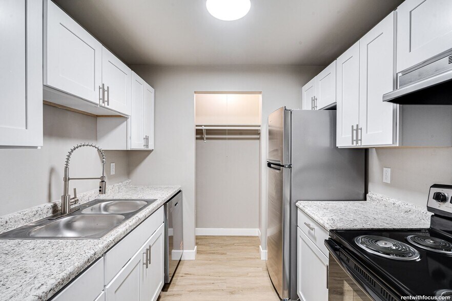 Building Photo - Canopy Trails I