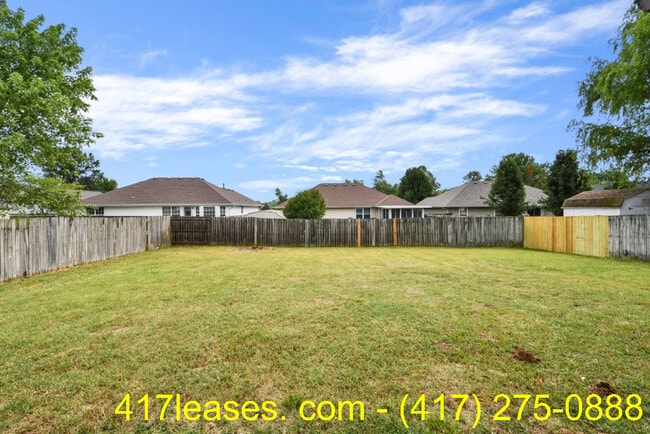 Building Photo - 834 S Duke Ave